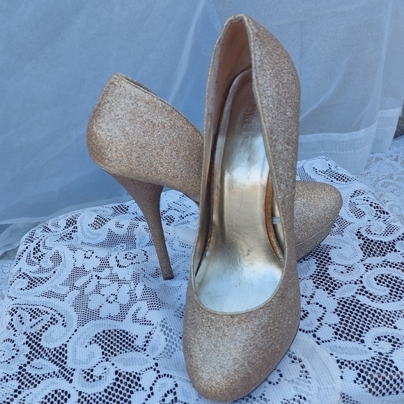 FOREVER 21 Gold Platform Heels size 7 - Picture 2 of 13